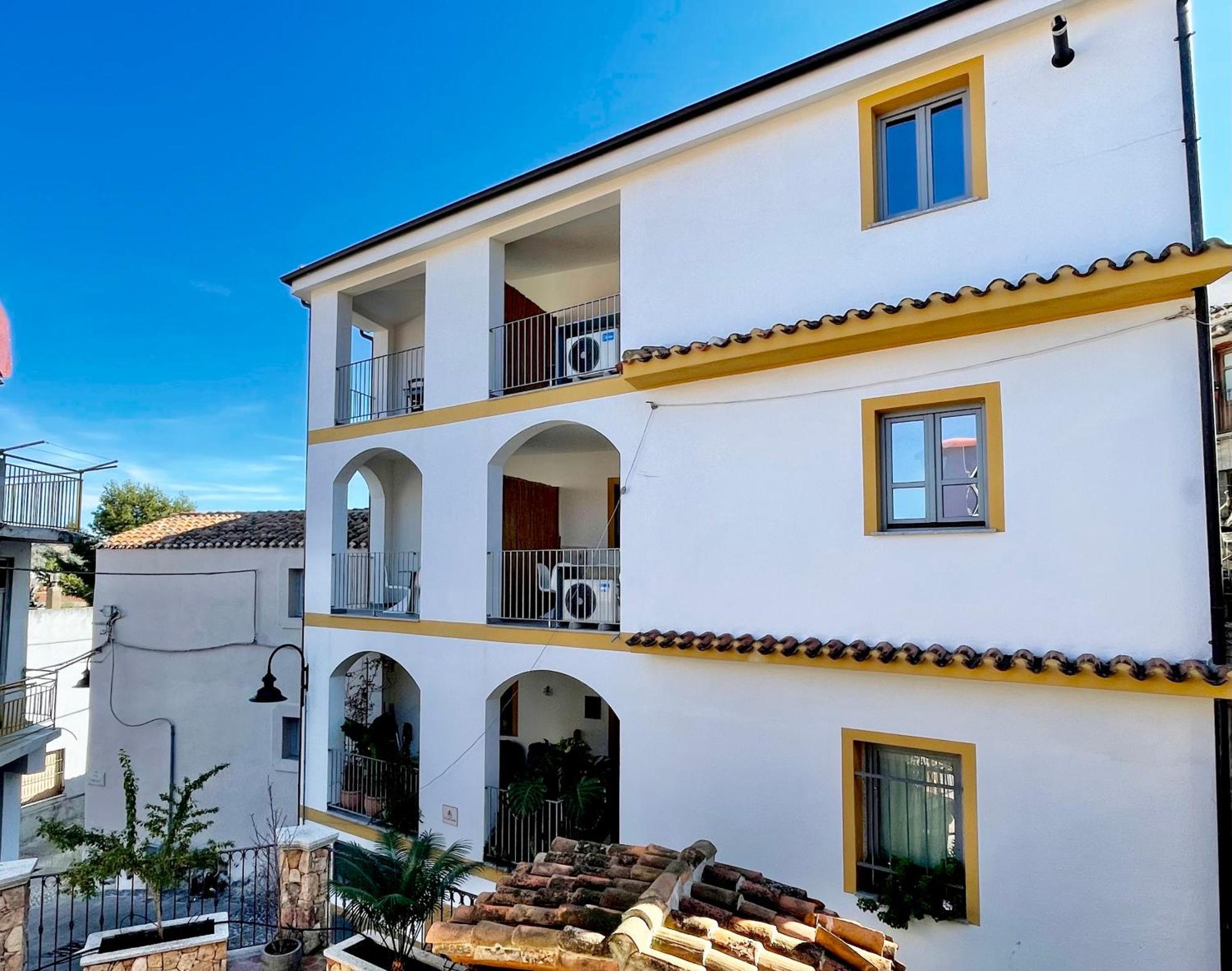 Le Corti Sarde Apartments バリ・サルド エクステリア 写真